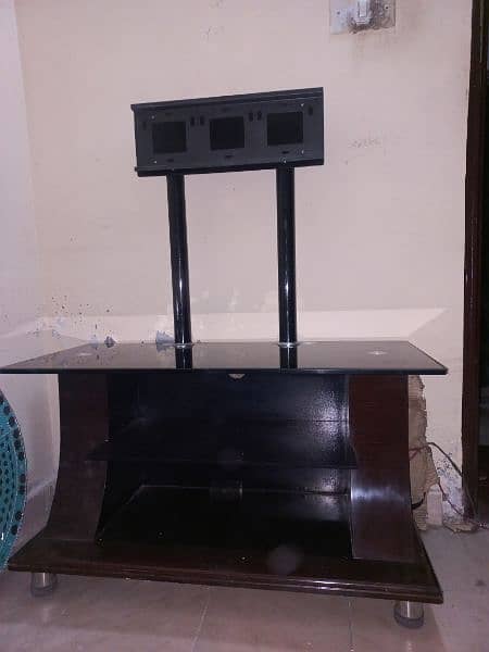 Lcd stand with space without lcd rad in excellent condition 1