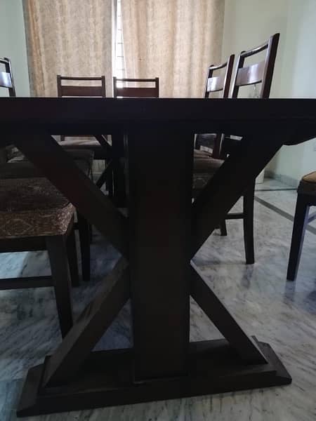 Dining table 8 Seaters Branded 4
