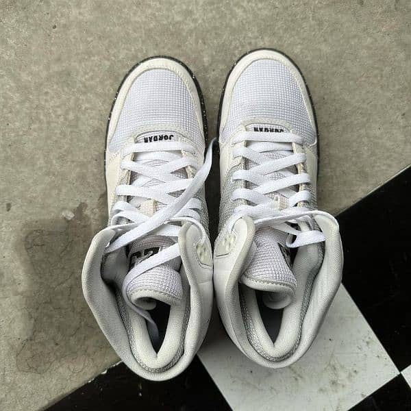 Nike Jordan 1 flight 4 Premium Oreo (Genuine) (Size 39) 2
