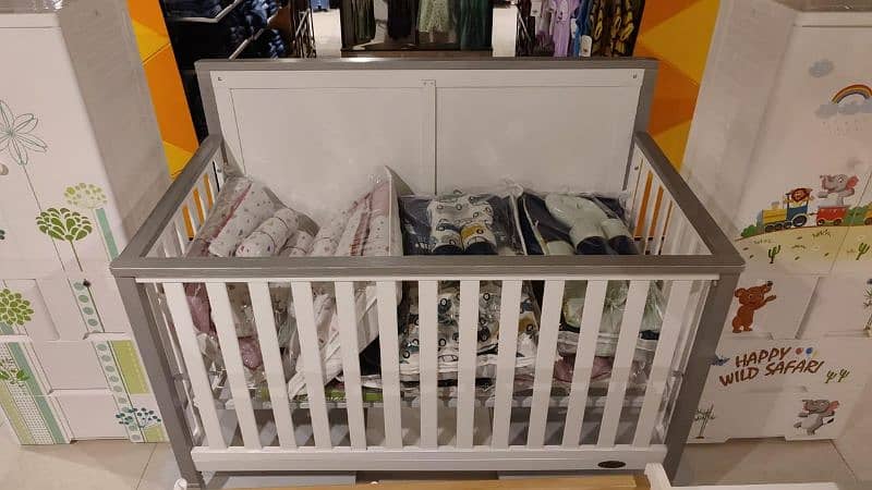 Baby Crib with mattress in brand new condition 0