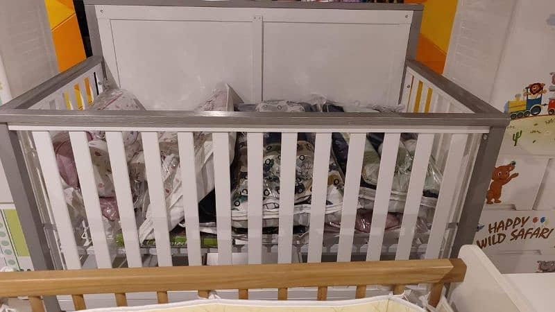 Baby Crib with mattress in brand new condition 1