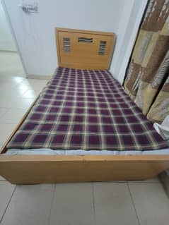 Selling single bed in very good condition