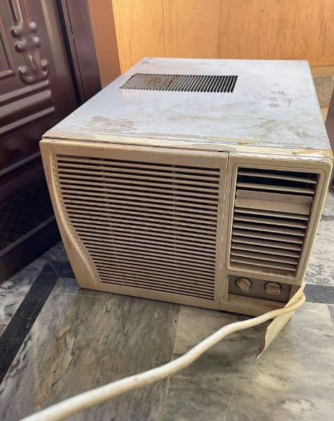 Window ship Ac 0.75 ton Good Condition working just need service 0