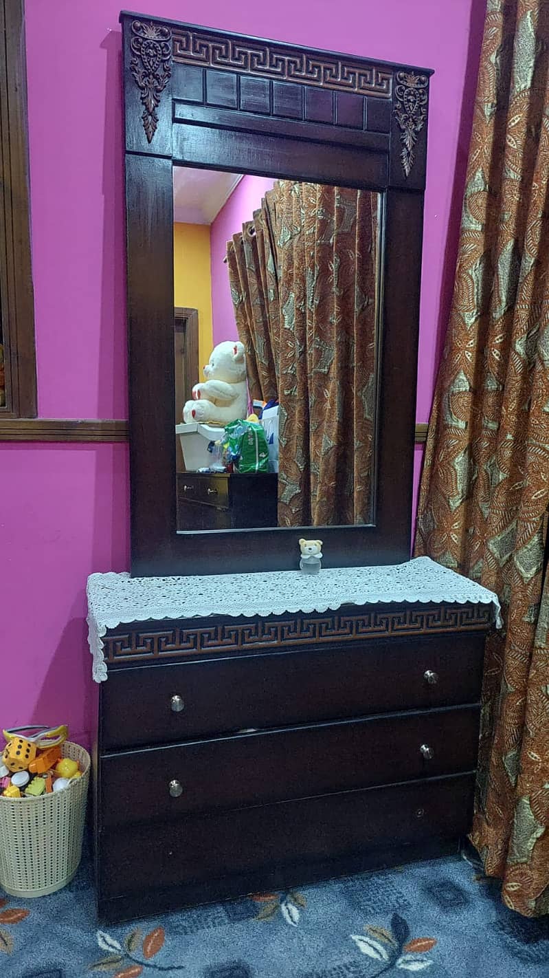Dressing Table with mirror 0