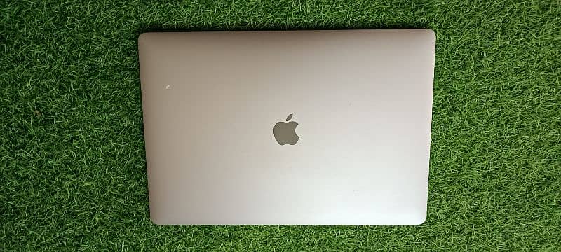 Apple Macbook Pro 2017 - 15 inch 0