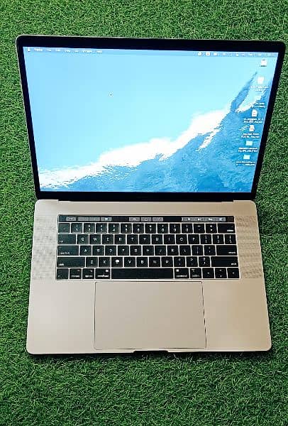 Apple Macbook Pro 2017 - 15 inch 1