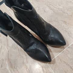 black heel shoes . . . . . size 7