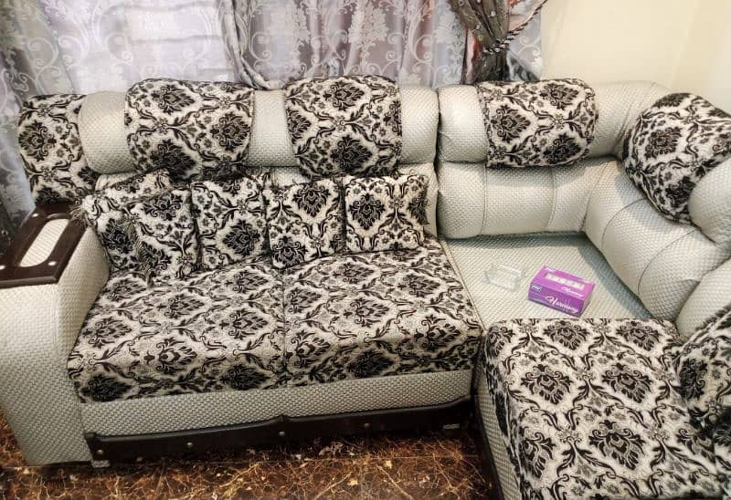 L Shape Sofa Set in wow condition 1