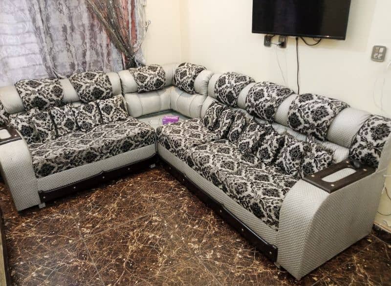 L Shape Sofa Set in wow condition 2