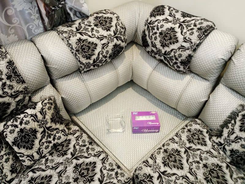 L Shape Sofa Set in wow condition 3
