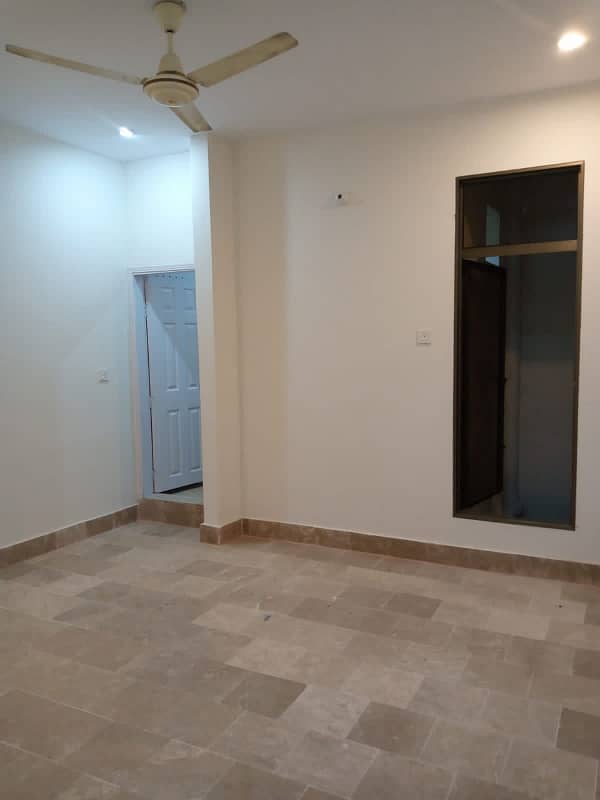 UPPER PORTION AVAILABLE FOR RENT IN MODEL COLONY NEAR KAZIMABAD jaffer bagh 1