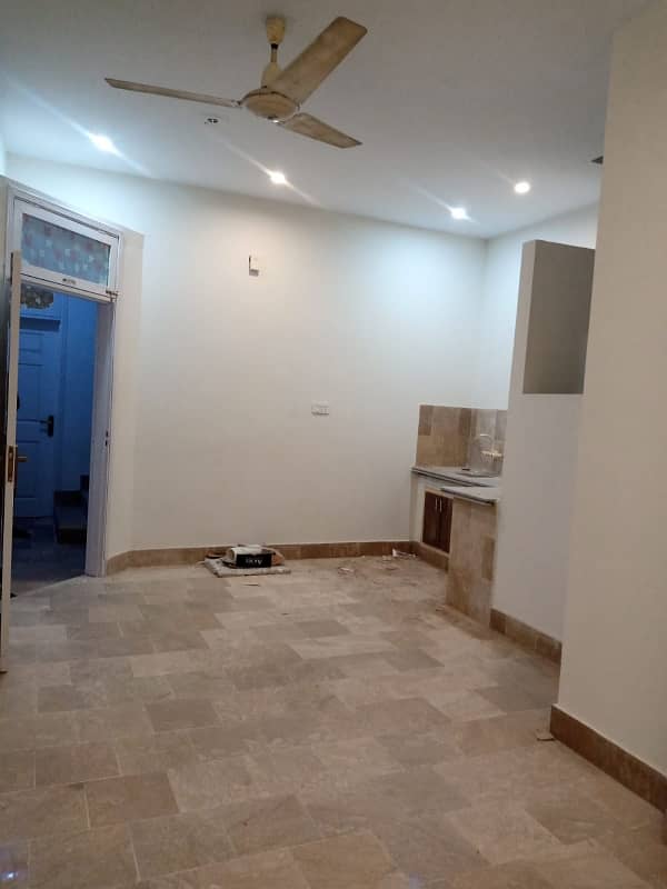 UPPER PORTION AVAILABLE FOR RENT IN MODEL COLONY NEAR KAZIMABAD jaffer bagh 7