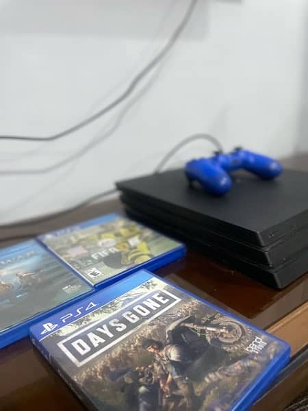 ps4 pro with 3 cds 1