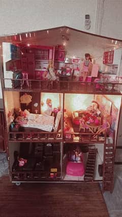 wooden barbie dollhouse with 13 Barbies, furniture, accessories, food
