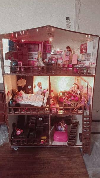 wooden barbie dollhouse with 13 Barbies, furniture, accessories, food 4