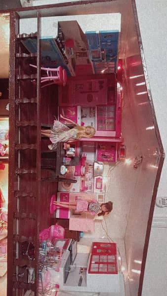 wooden barbie dollhouse with 13 Barbies, furniture, accessories, food 6