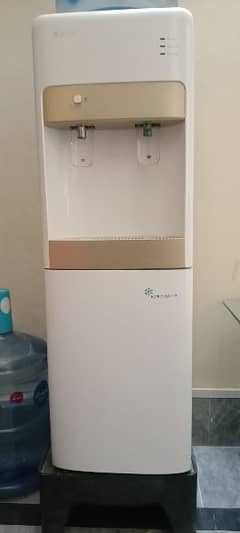 new condition gree water dispenser with refrigerator for sale