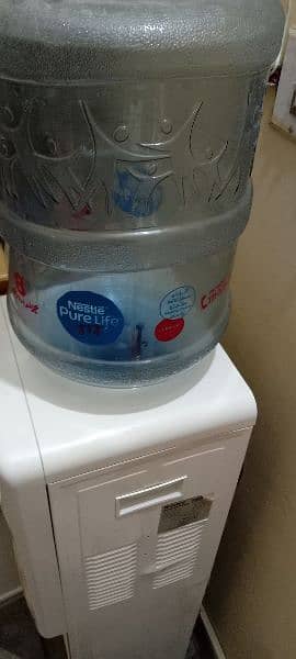 new condition gree water dispenser with refrigerator for sale 4