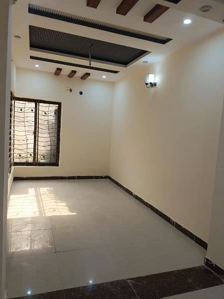 5 marla Ground floor, portion on rent near ALLAH hoo gol chakkar, kips 2