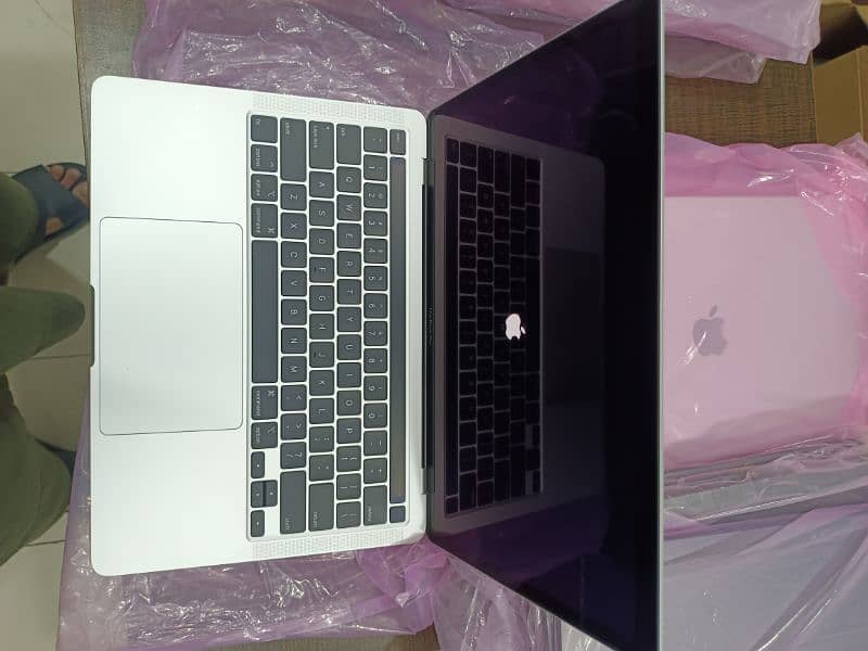 MACBOOK PRO 2020 CTO MODLE 13 INCH TOUCHBAR COR I5 Q-C 16GB 256GB 1