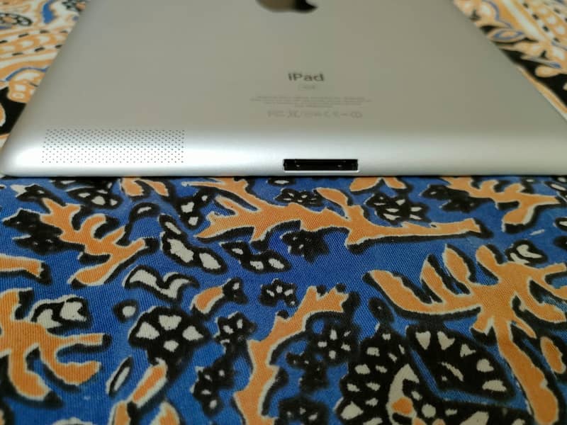 Apple iPad 2 16GB Wifi 10/10 Condition (USA Imported) 2