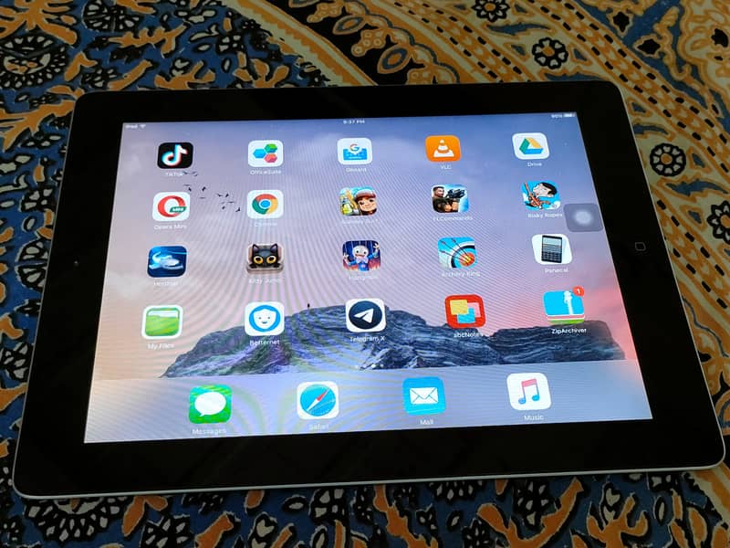 Apple iPad 2 16GB Wifi 10/10 Condition (USA Imported) 4