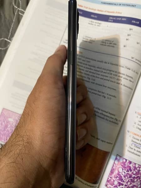 Oppo f17 pro just like new with box 1