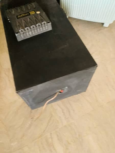2 Amplifare and 1 big size heavy base woofer box 3