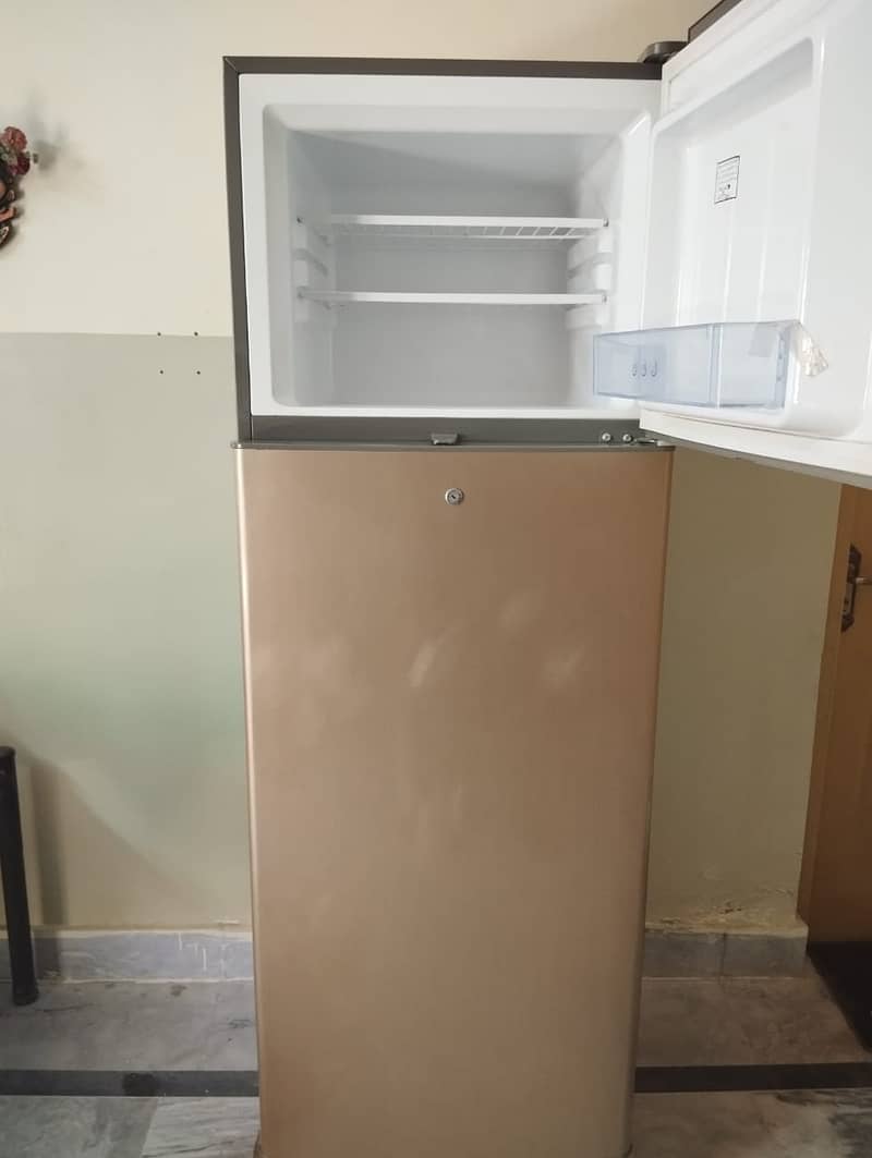 Haeir refrigerator large size in super condition 2