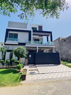 11 MARLA OWNER BUILD HOUSE AVAILABLE FOR SALE IN LDA AVENUE