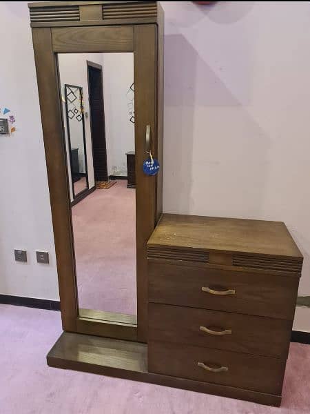 Wooden Dressing Table with Mirror and drawers 3
