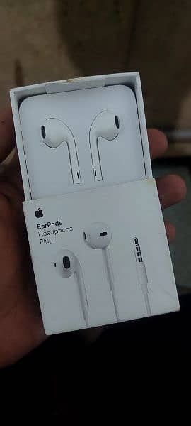 100% Original Apple Headphones and Charging cable of Iphones 3