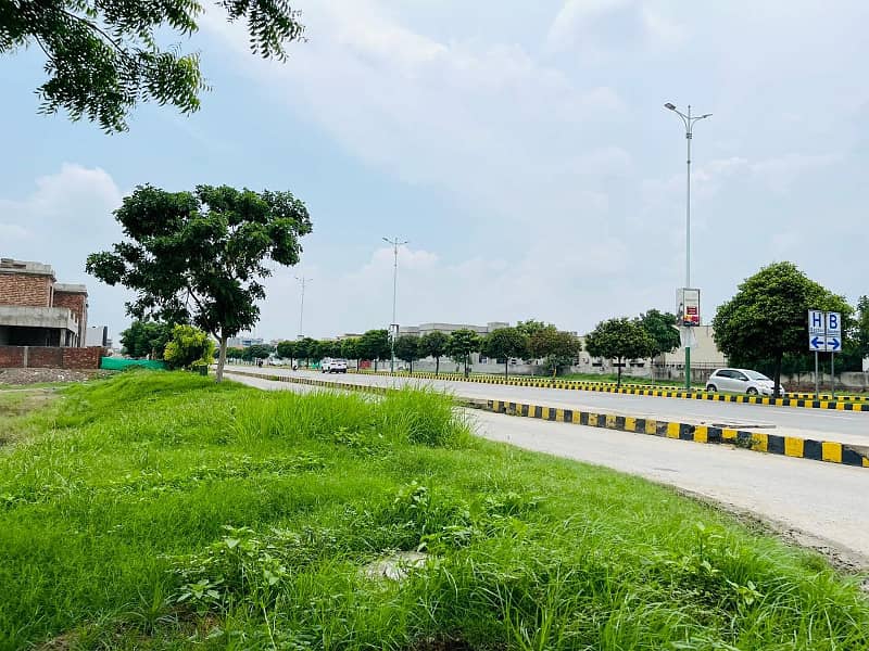 Direct Owner 1 Kanal 160 Feet Road Facing Park 2 Sided Open Plot 750 For Sale In Dha Phase 8 Block U 0