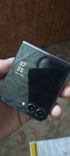 Samsung Galaxy Z Flip5 256gb Black Box Pack only 1 WEEK used 1