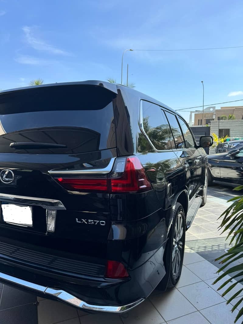 Lexus LX 570 2