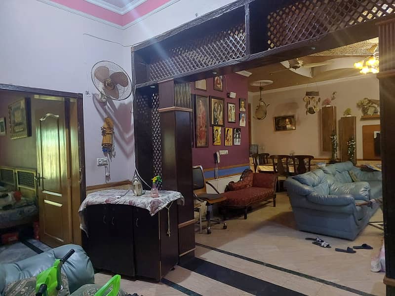 1 Kanal Double Story Building Old House 4 Unit On Main Boulevard Wapda Town Super Hot Location Solid Construction Surrounding International Brands 5