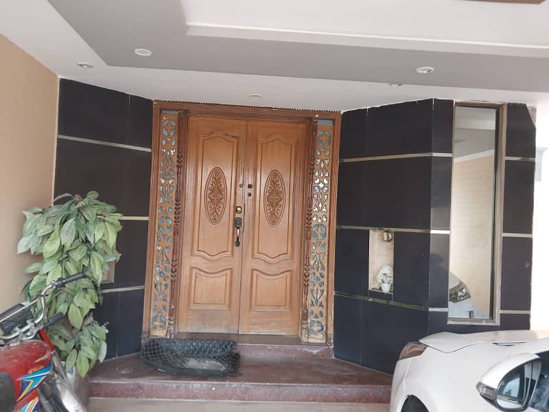 1 Kanal Double Story Building Old House 4 Unit On Main Boulevard Wapda Town Super Hot Location Solid Construction Surrounding International Brands 24