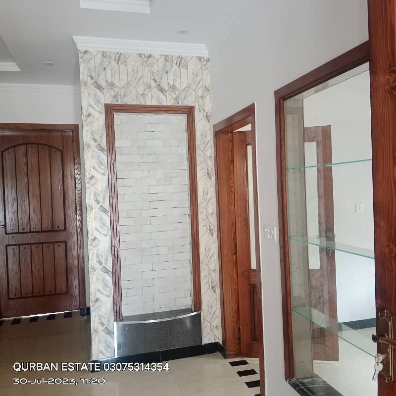 10 Marla Decent Owner Build House available for Sale in Central Park 9