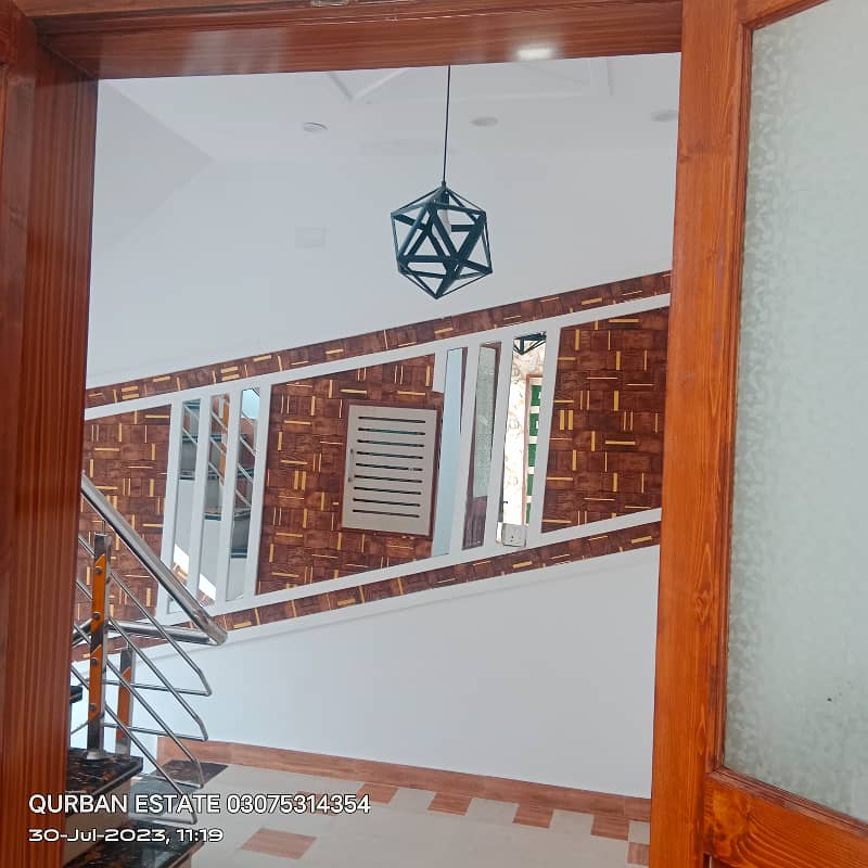 10 Marla Decent Owner Build House available for Sale in Central Park 16
