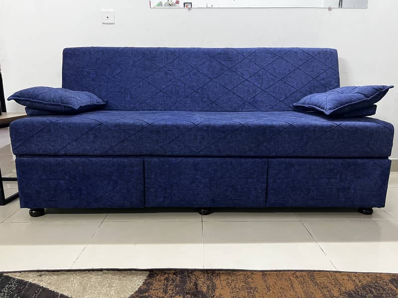 selling sofa cumbed with storage drawer brand new condition 10/10 1