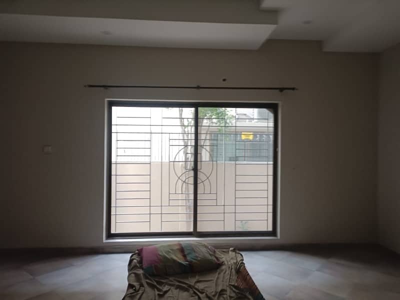 1 Kanal Beautiful House Available For Rent in Block D Phase 5 Near Park 8