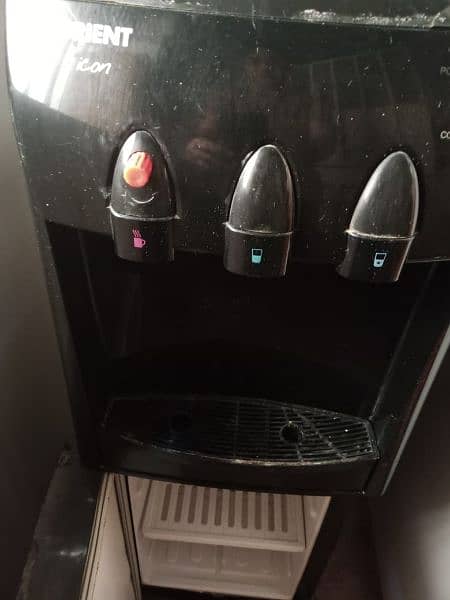 Water dispenser black with refrigerator 1
