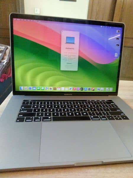 MAC Book Pro 2018 i7 15 inch 1