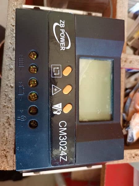 ZB Power Solar Charger Controller 12 volt 4 solar plate support 1