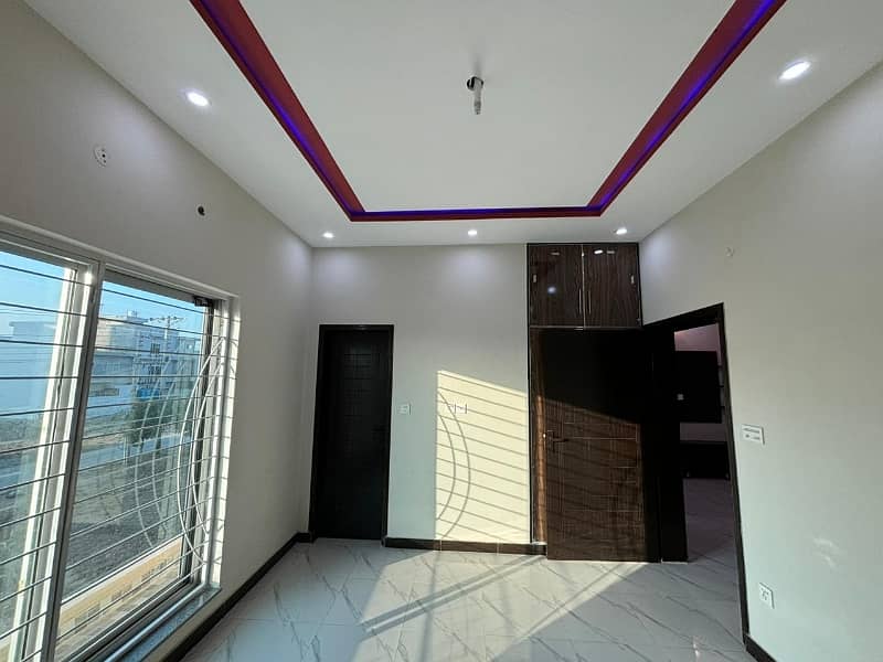 Ideal On Excellent Location 5 Marla House Available In Bahria Nasheman - Iris, Lahore 4
