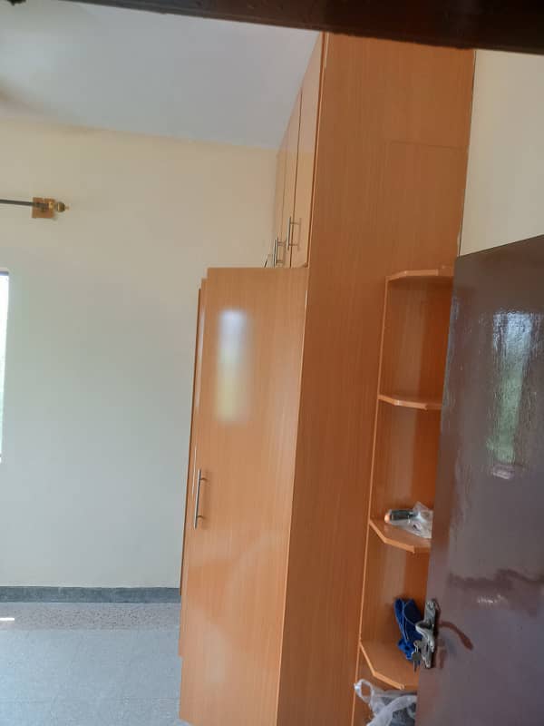 2nd floor flat for rent in G-11 3 pha 2