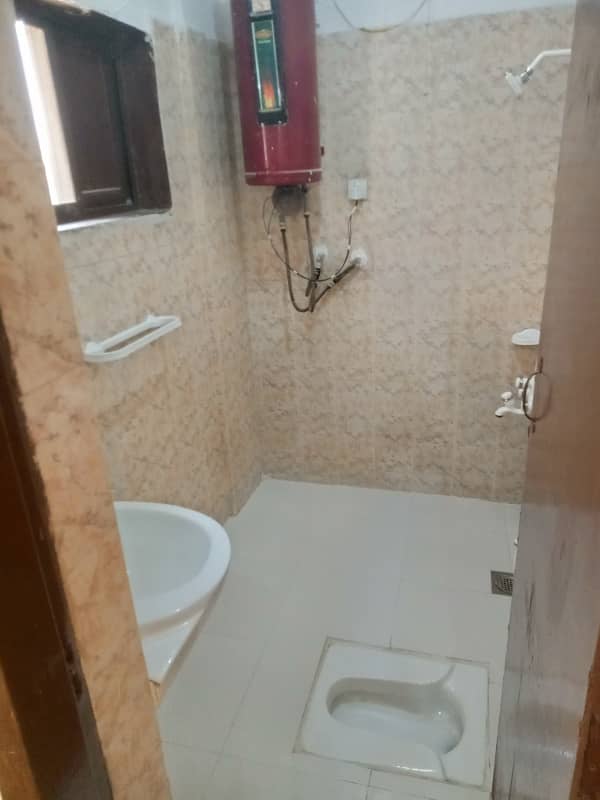 2nd floor flat for rent in G-11 3 pha 3
