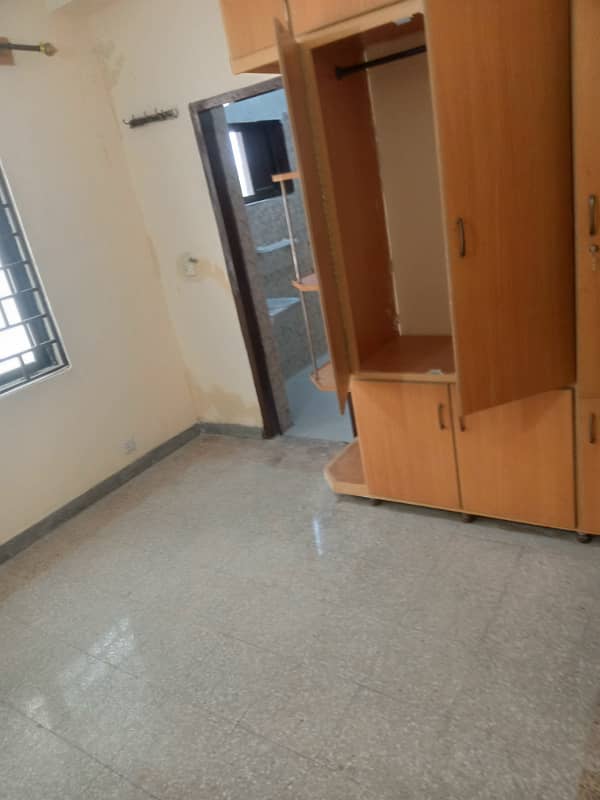 2nd floor flat for rent in G-11 3 pha 4