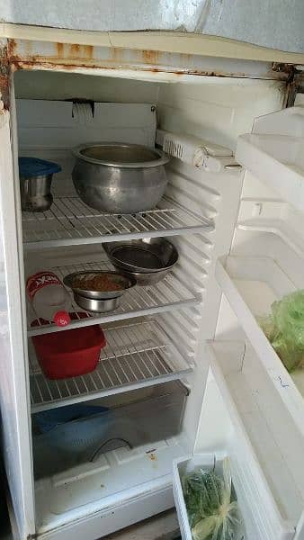 Refrigerator in good working condition 2