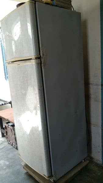 Refrigerator in good working condition 3